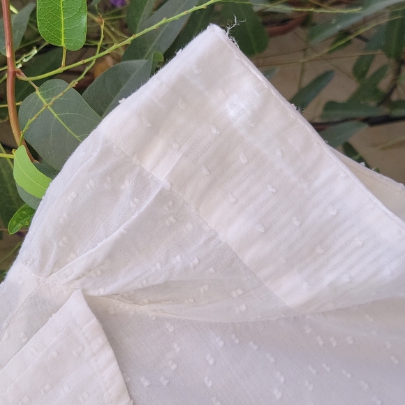 Flattering Embellished White 100% Cotton Button Down Blouse Size Medium - Picture 4 of 10